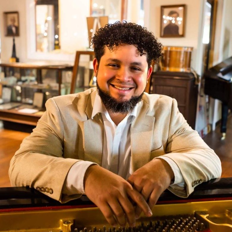 Pianist Abdiel Irarte